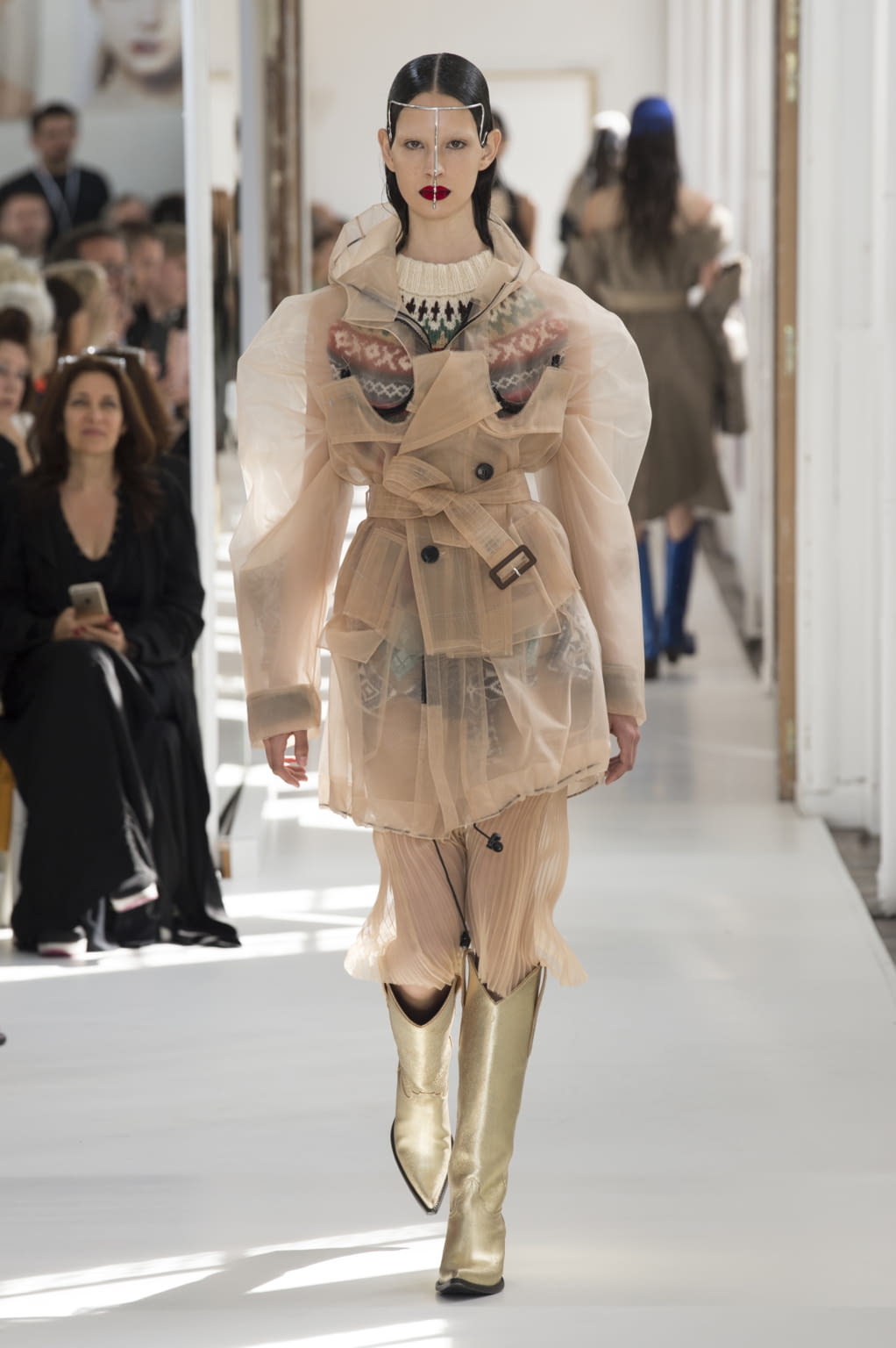 Fashion Week Paris Fall/Winter 2017 look 5 from the Maison Margiela collection couture