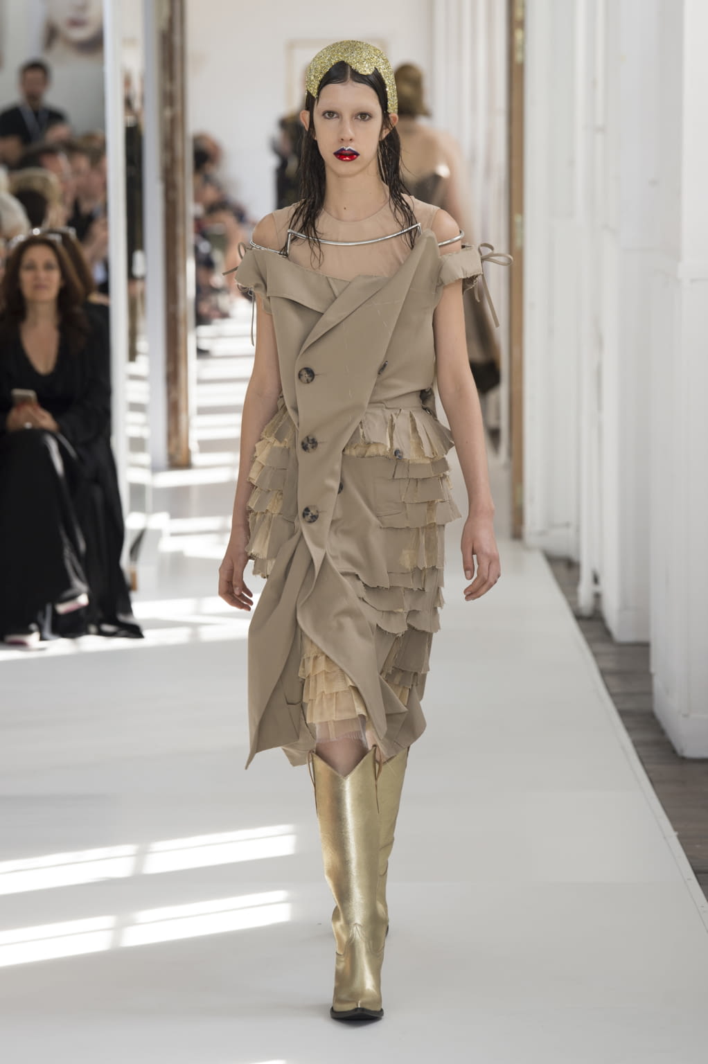 Fashion Week Paris Fall/Winter 2017 look 10 from the Maison Margiela collection couture