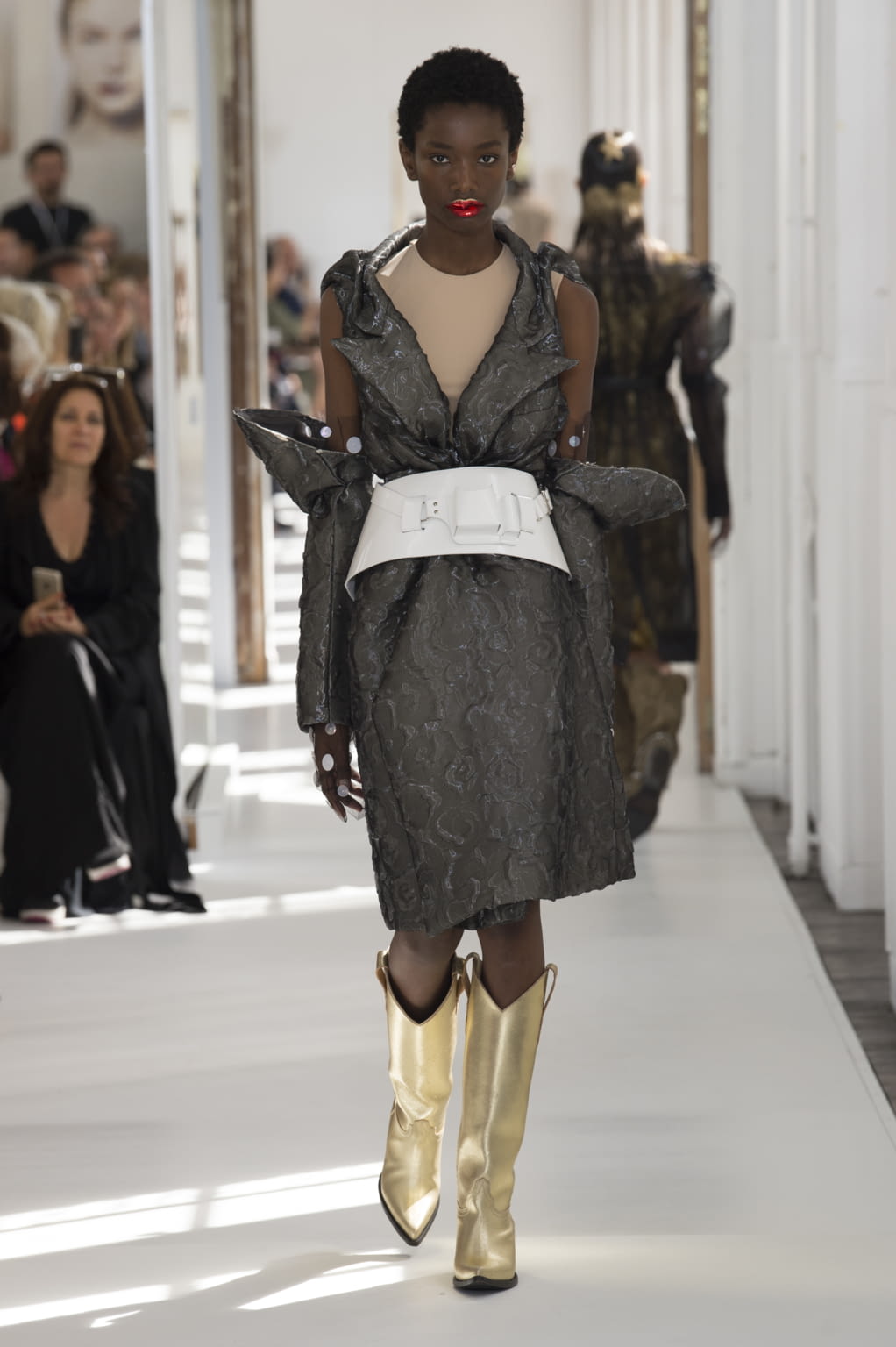 Fashion Week Paris Fall/Winter 2017 look 13 from the Maison Margiela collection couture