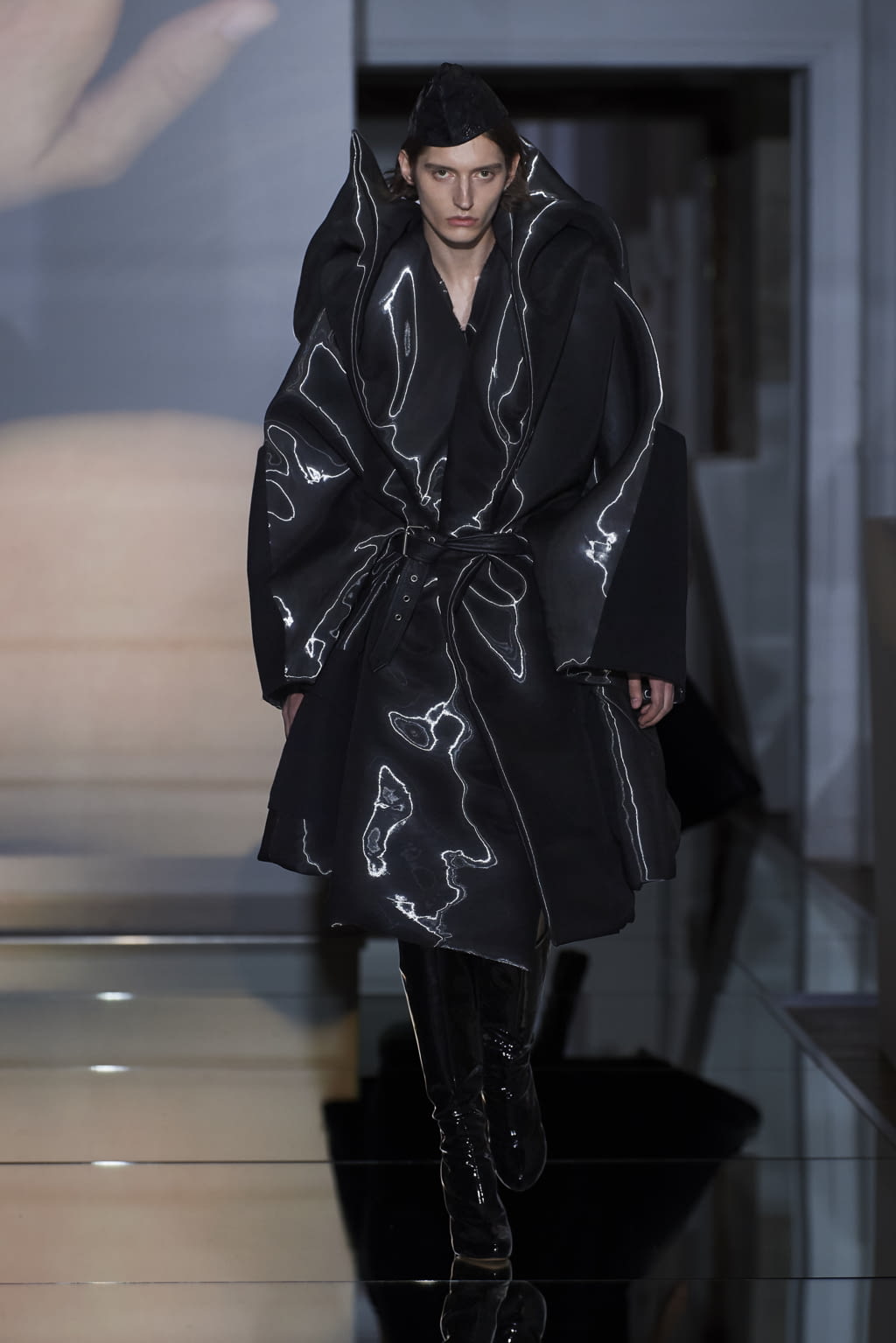 Fashion Week Paris Fall/Winter 2019 look 20 from the Maison Margiela collection couture
