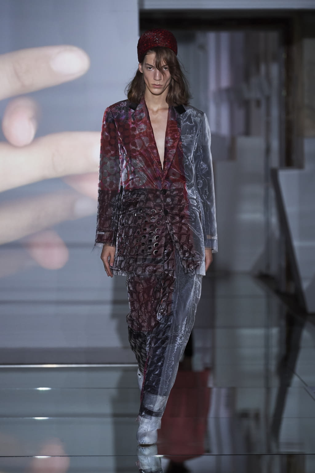 Fashion Week Paris Fall/Winter 2019 look 34 from the Maison Margiela collection couture