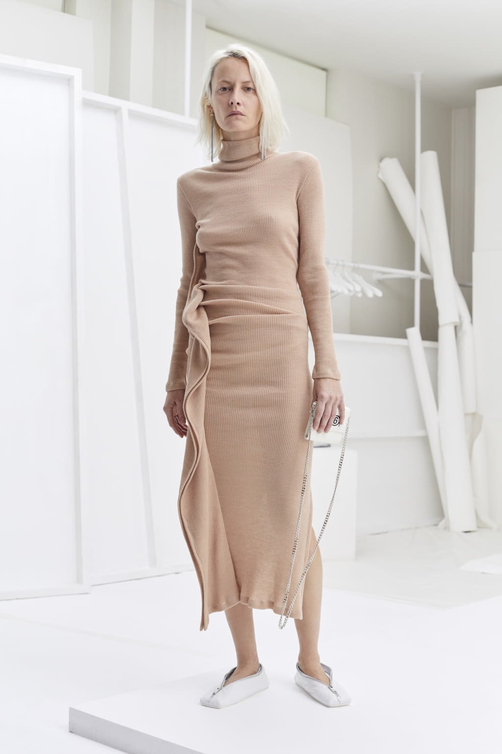 Fashion Week London Pre-Fall 2021 look 18 from the MM6 collection 女装
