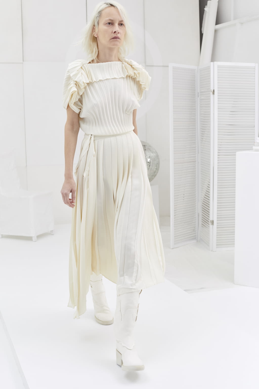 Fashion Week London Pre-Fall 2021 look 21 from the MM6 Maison Margiela collection womenswear