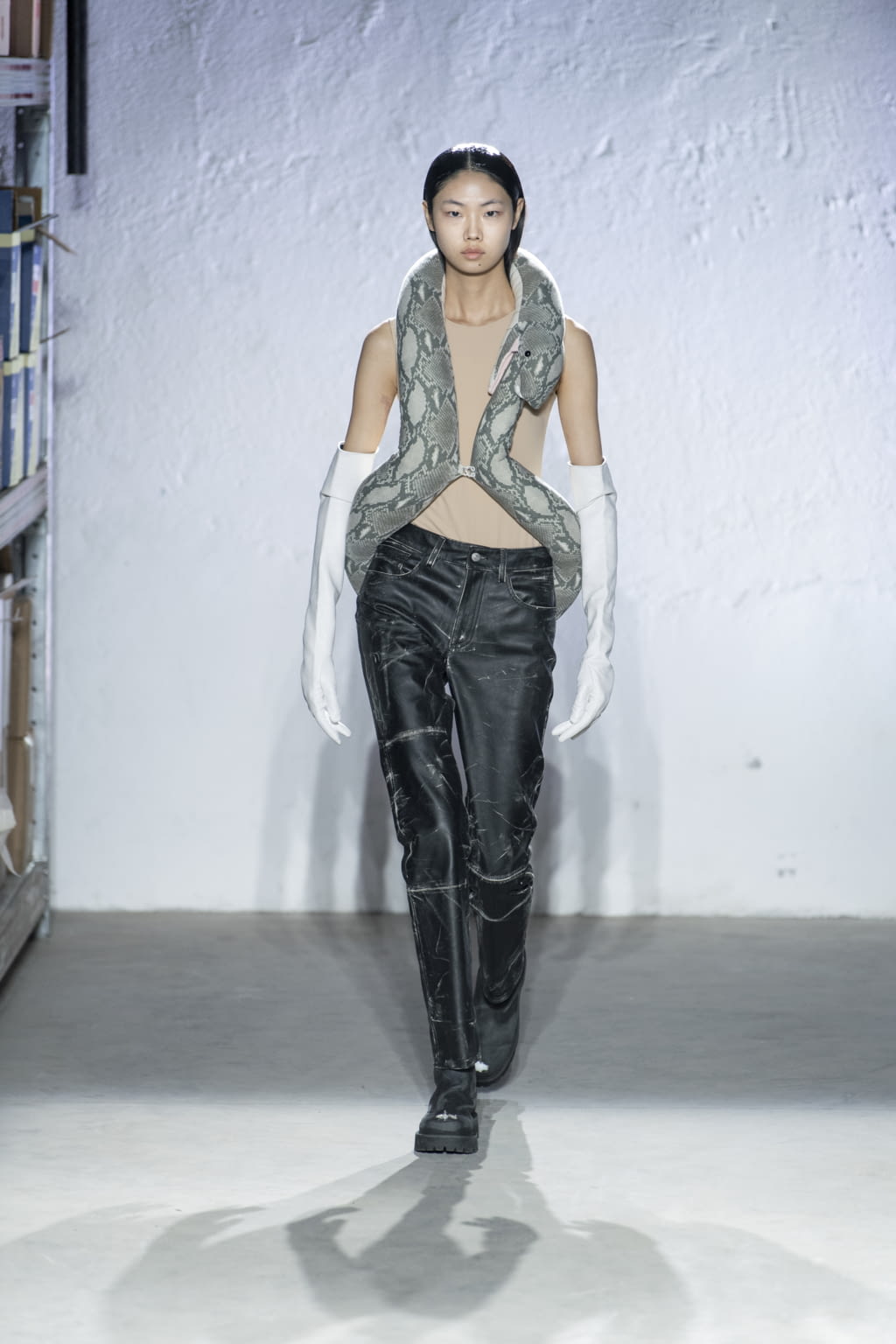 Fashion Week Milan Fall/Winter 2022 look 10 from the MM6 collection womenswear