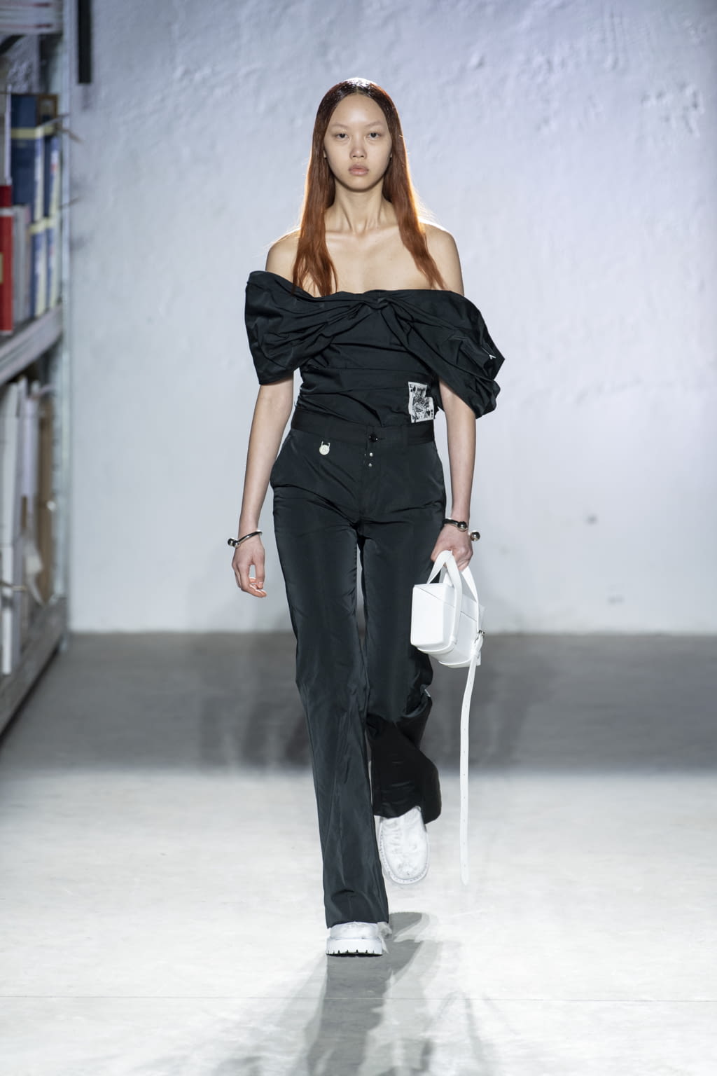 Fashion Week Milan Fall/Winter 2022 look 16 from the MM6 collection womenswear