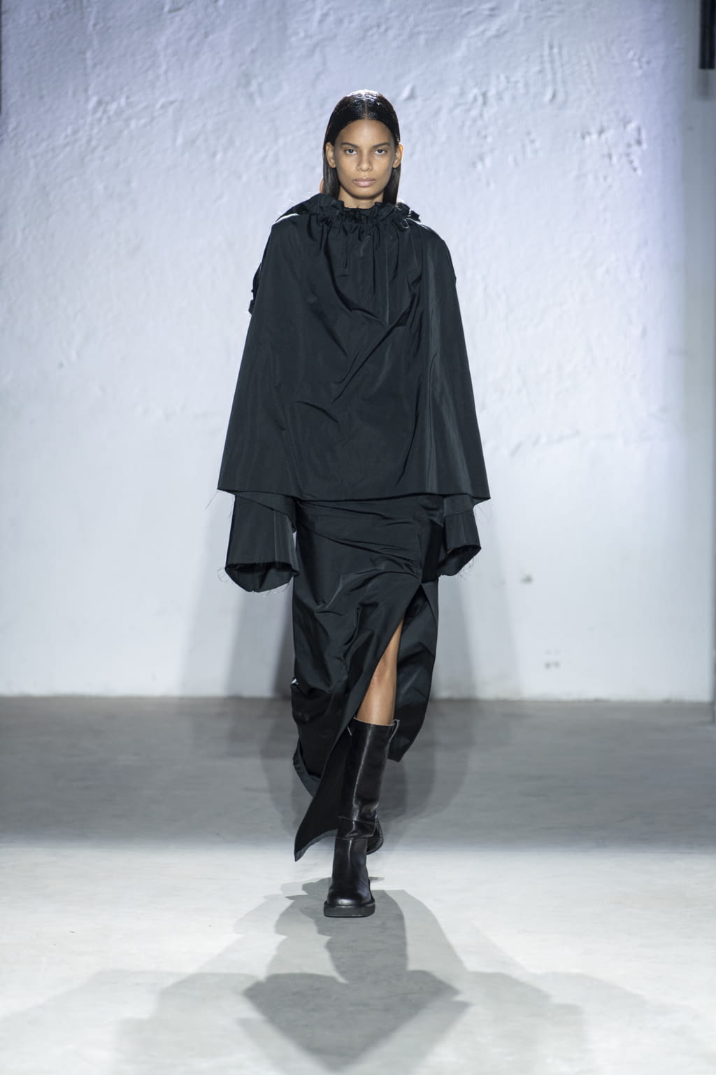 Fashion Week Milan Fall/Winter 2022 look 17 from the MM6 collection womenswear