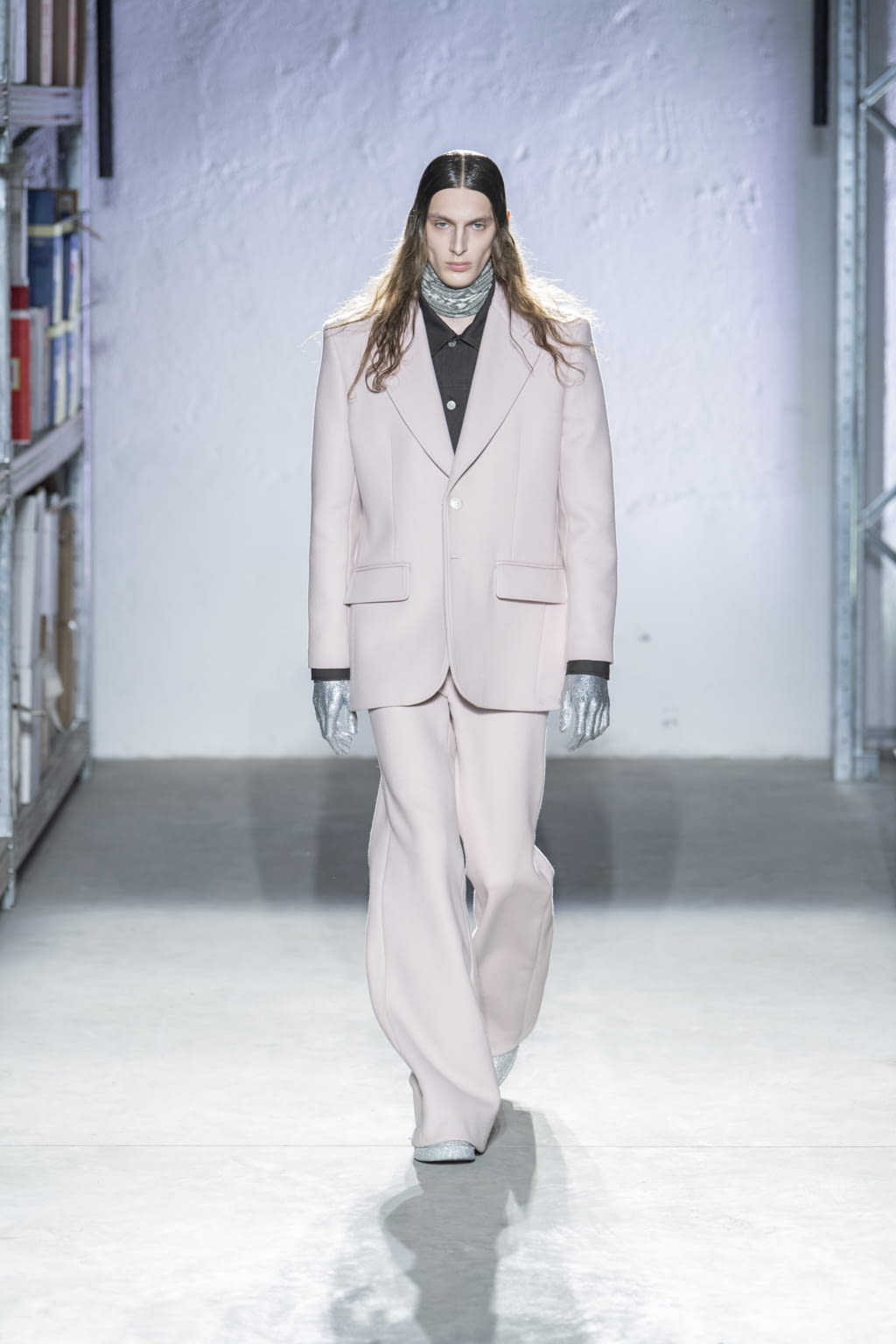 Fashion Week Milan Fall/Winter 2022 look 24 de la collection MM6 Maison Margiela womenswear