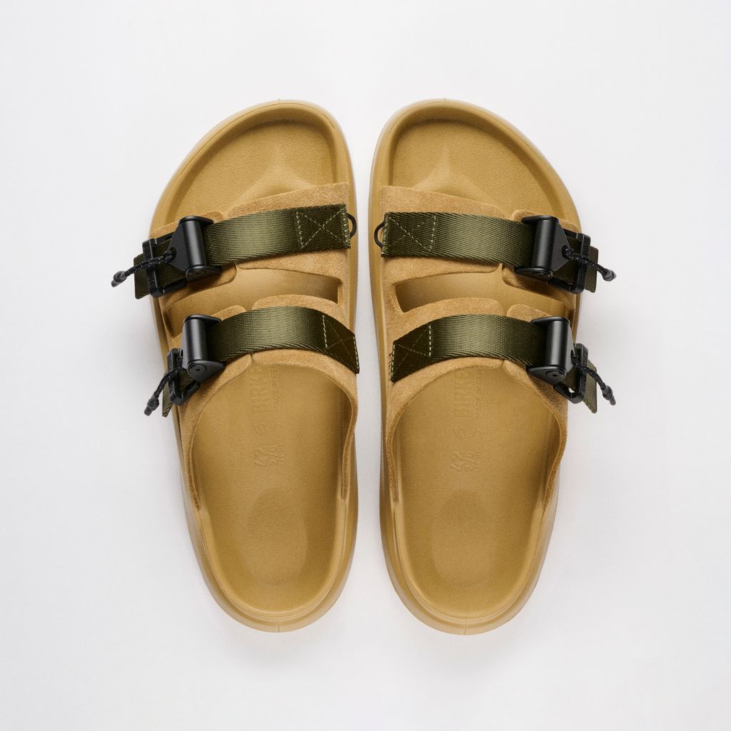 Fashion Week Paris Spring/Summer 2025 look 22 from the Birkenstock 1774 collection womenswear accessories