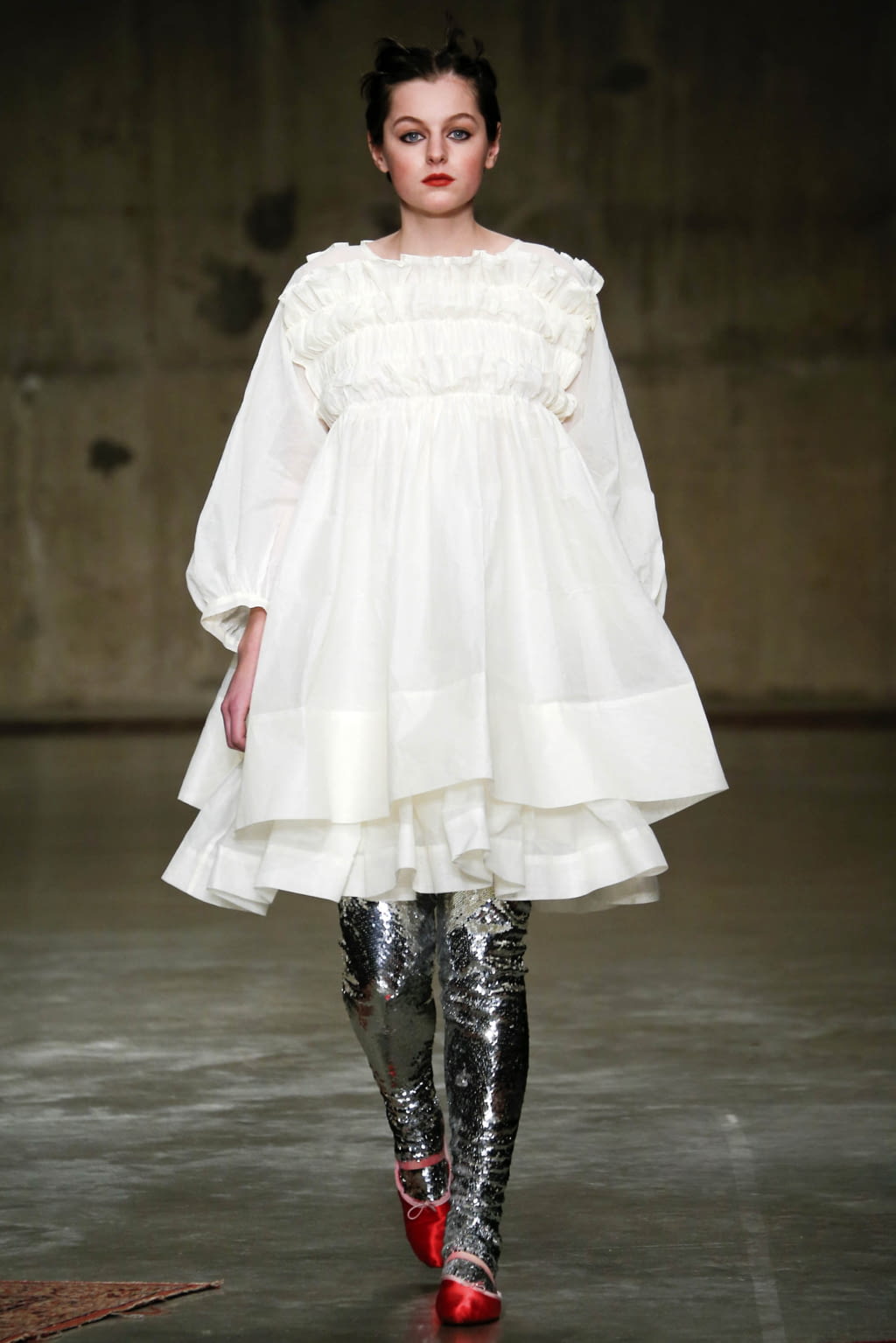 Fashion Week London Fall/Winter 2017 look 3 from the Molly Goddard collection 女装