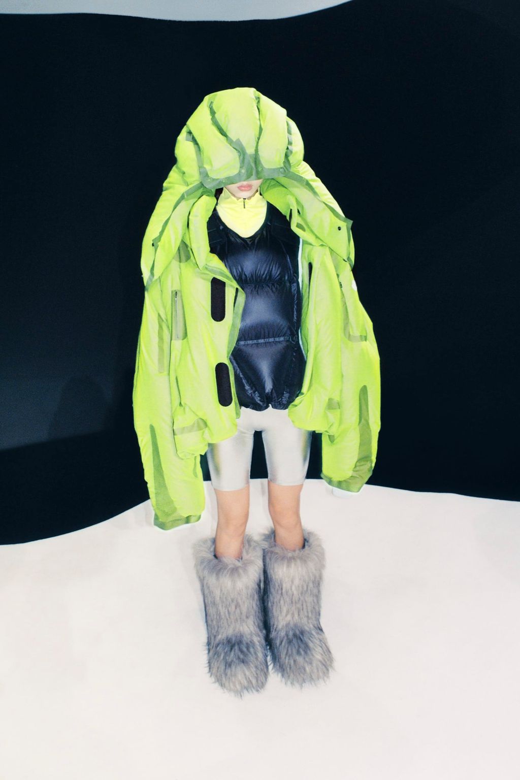 Fashion Week Milan Spring/Summer 2022 look 1 from the Moncler + Dingyun Zhang collection womenswear