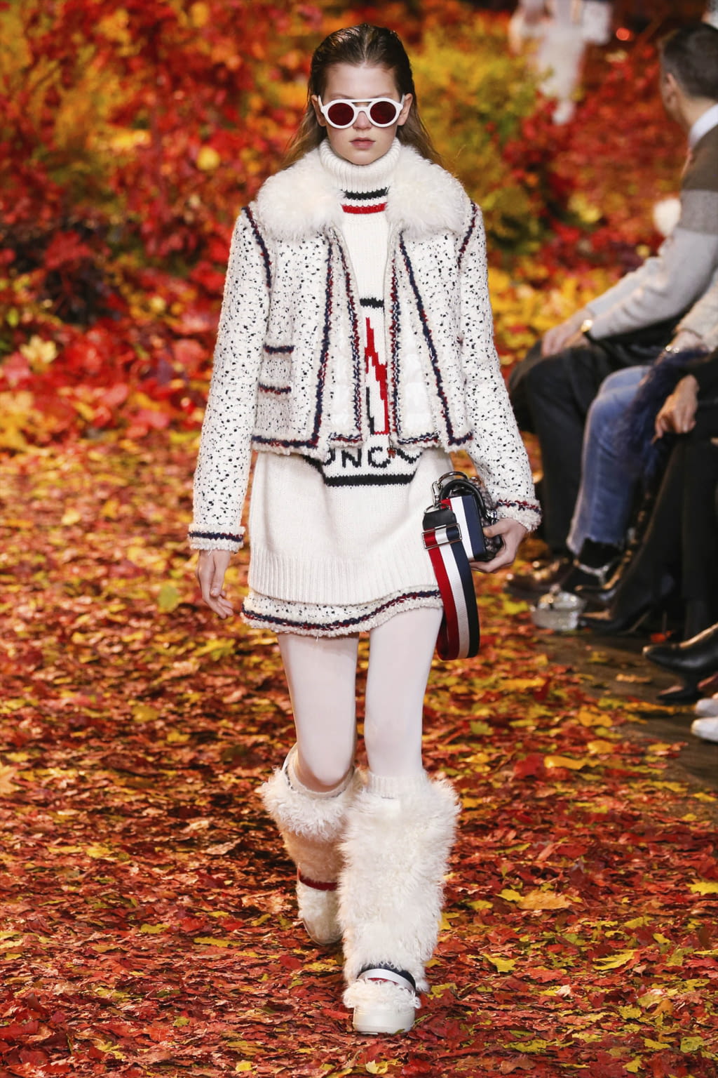 Fashion Week Paris Fall/Winter 2017 look 30 from the Moncler Gamme Rouge collection 女装