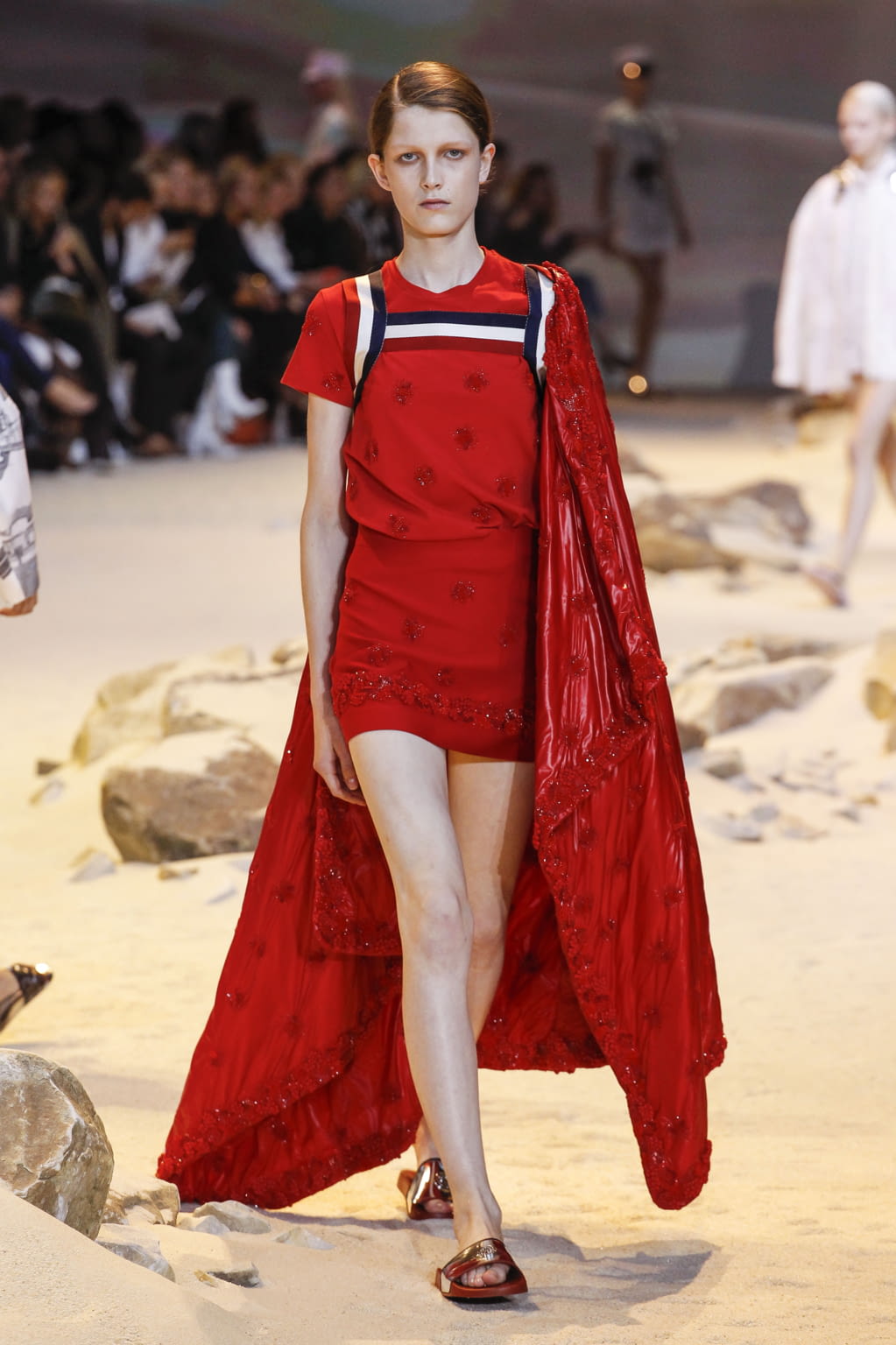 Fashion Week Paris Spring/Summer 2017 look 35 de la collection Moncler Gamme Rouge womenswear