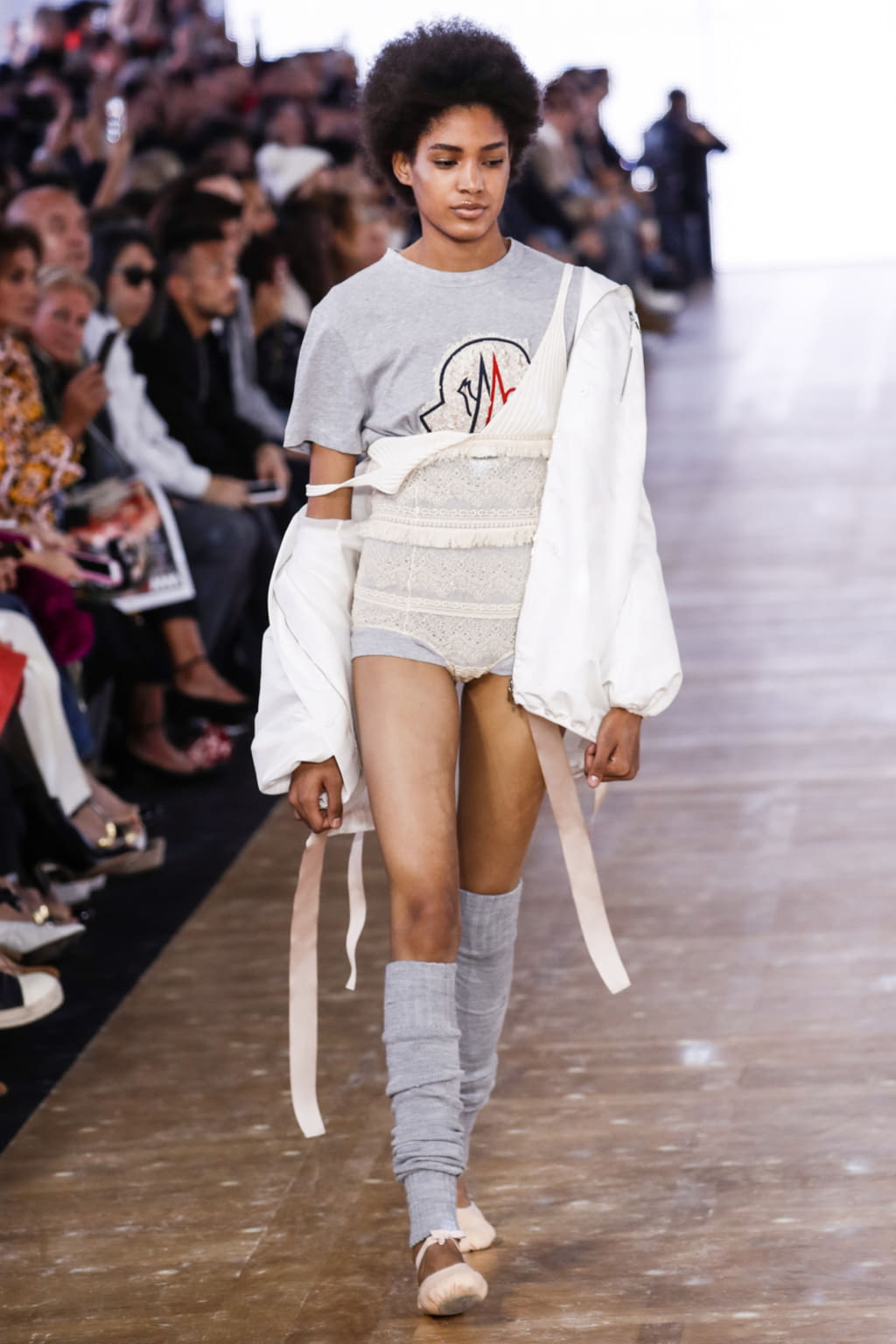 Fashion Week Paris Spring/Summer 2018 look 12 de la collection Moncler Gamme Rouge womenswear