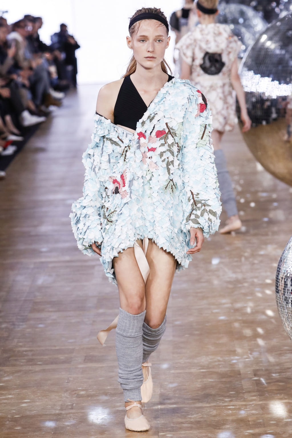 Fashion Week Paris Spring/Summer 2018 look 41 de la collection Moncler Gamme Rouge womenswear
