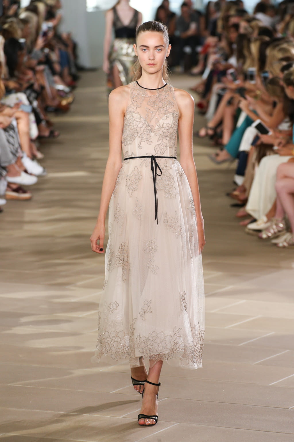 Fashion Week New York Spring/Summer 2017 look 8 from the Monique Lhuillier collection 女装