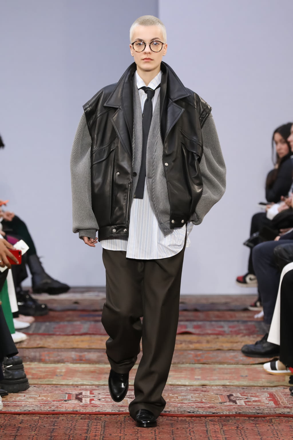 Fashion Week Paris Fall/Winter 2020 look 1 from the MOOHONG collection 女装