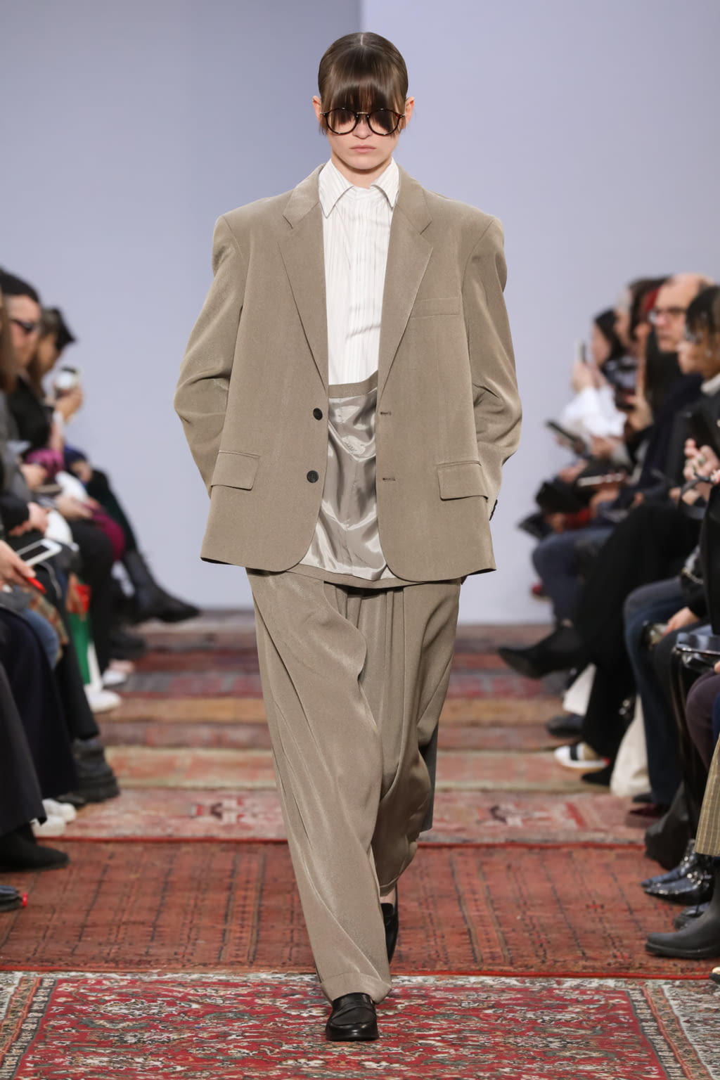 Fashion Week Paris Fall/Winter 2020 look 26 from the MOOHONG collection 女装