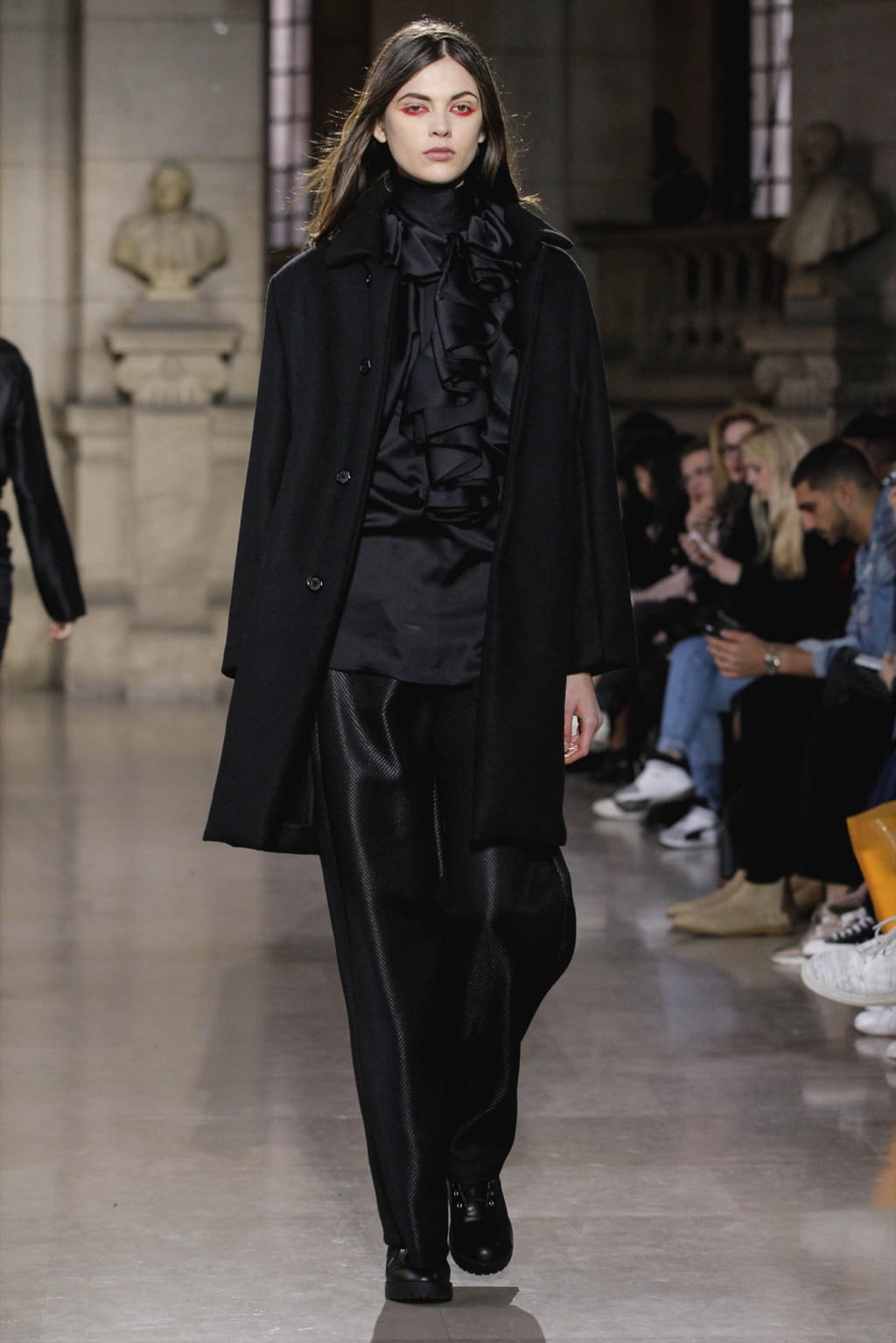 Fashion Week Paris Fall/Winter 2017 look 27 from the MOONYOUNGHEE collection 女装
