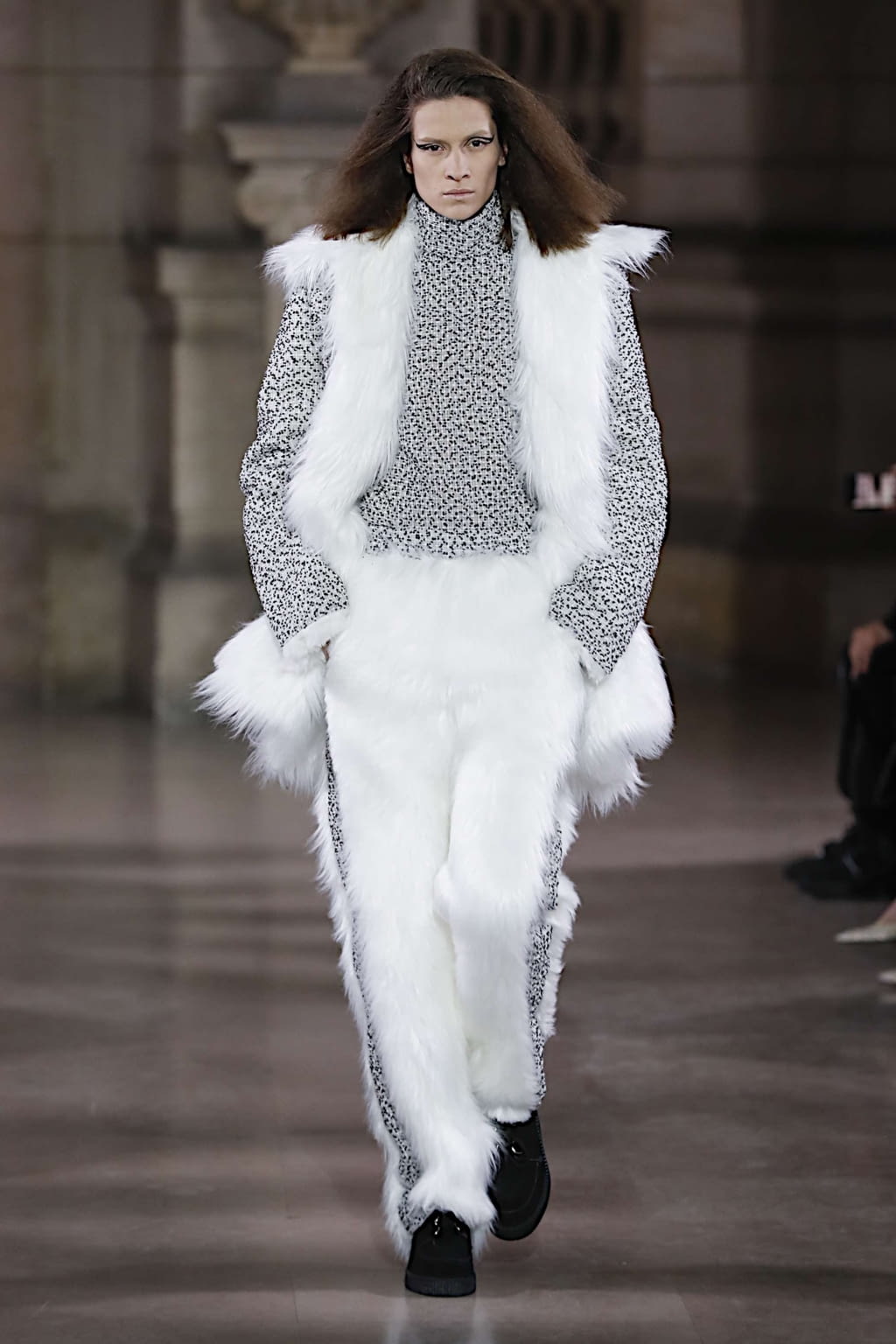 Fashion Week Paris Fall/Winter 2019 look 2 from the MOONYOUNGHEE collection womenswear