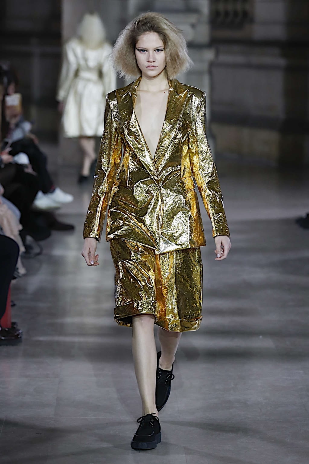 Fashion Week Paris Fall/Winter 2019 look 6 from the MOONYOUNGHEE collection 女装