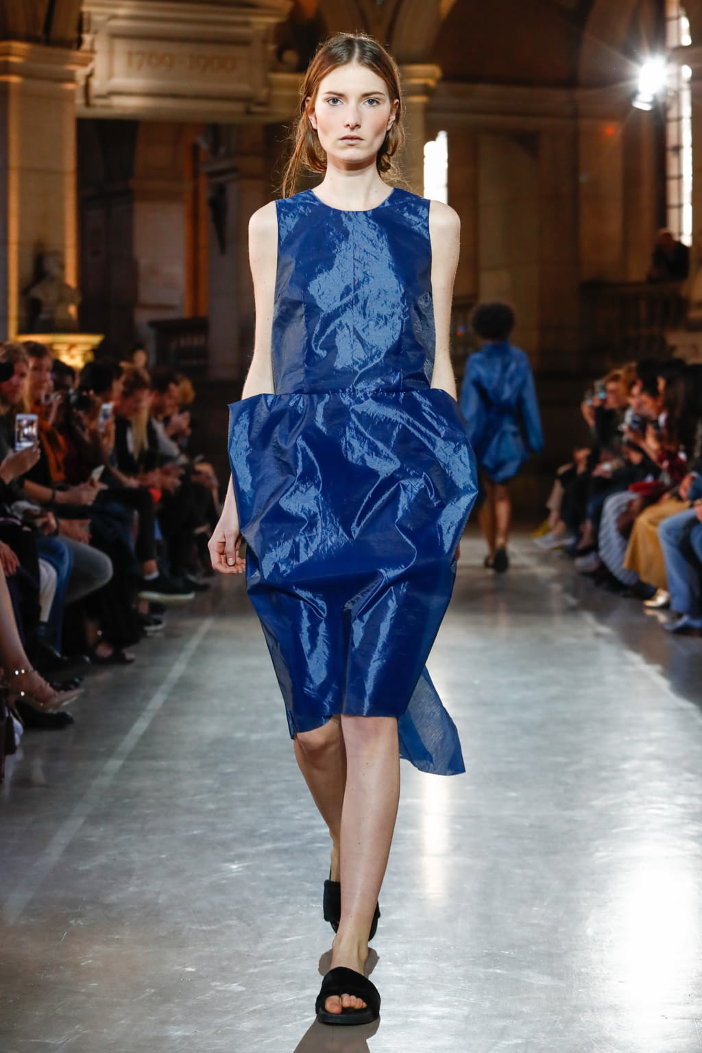 Fashion Week Paris Spring/Summer 2017 look 15 from the MOONYOUNGHEE collection 女装