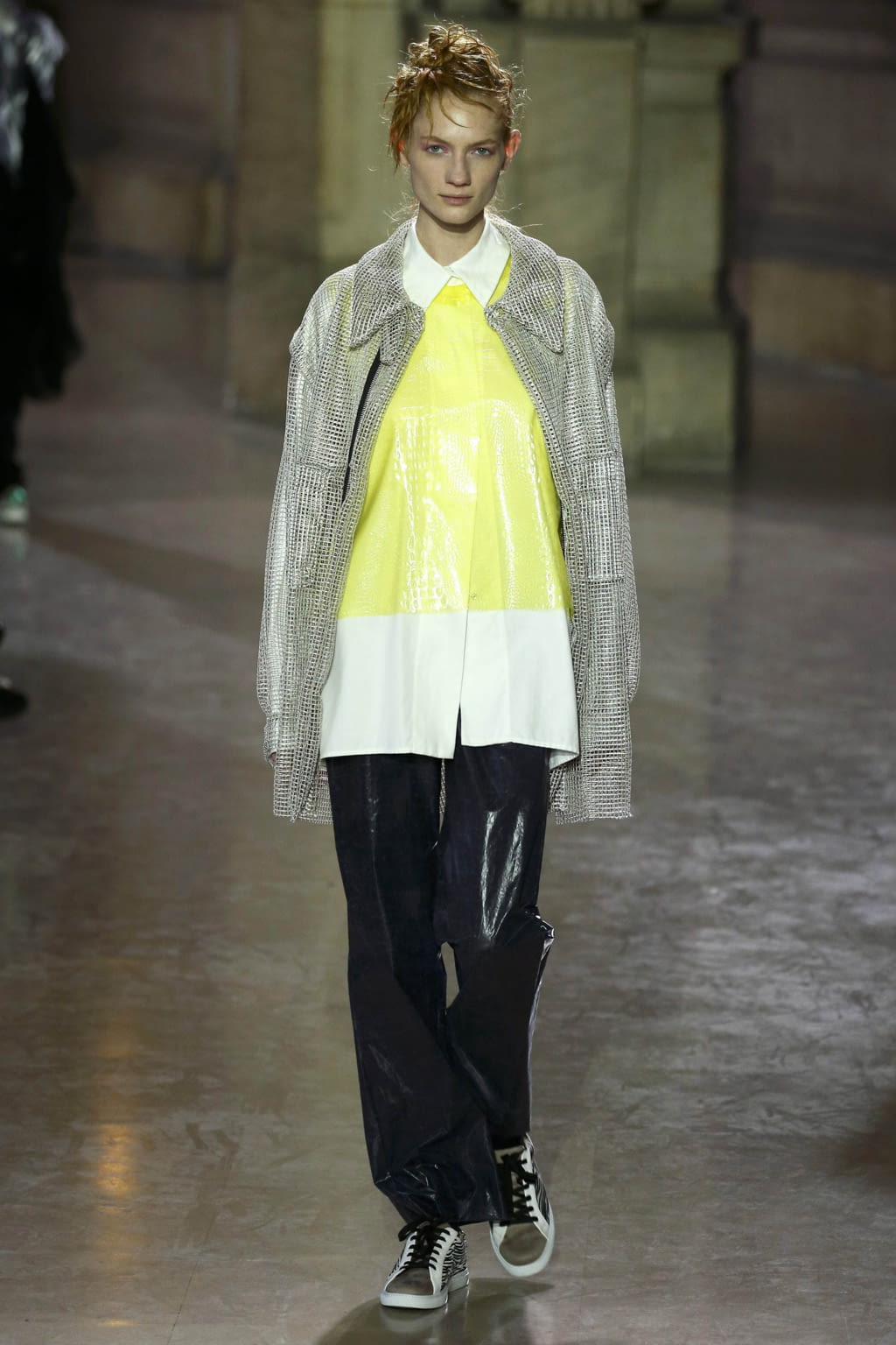Fashion Week Paris Spring/Summer 2019 look 11 from the MOONYOUNGHEE collection 女装