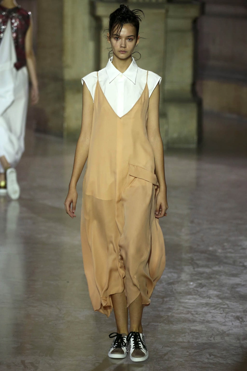 Fashion Week Paris Spring/Summer 2019 look 13 from the MOONYOUNGHEE collection womenswear