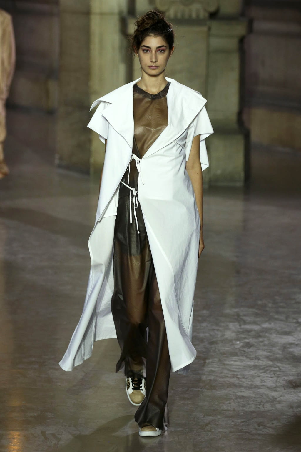 Fashion Week Paris Spring/Summer 2019 look 22 from the MOONYOUNGHEE collection womenswear
