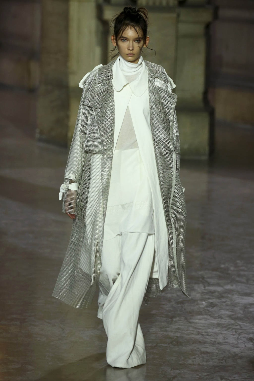 Fashion Week Paris Spring/Summer 2019 look 24 from the MOONYOUNGHEE collection 女装