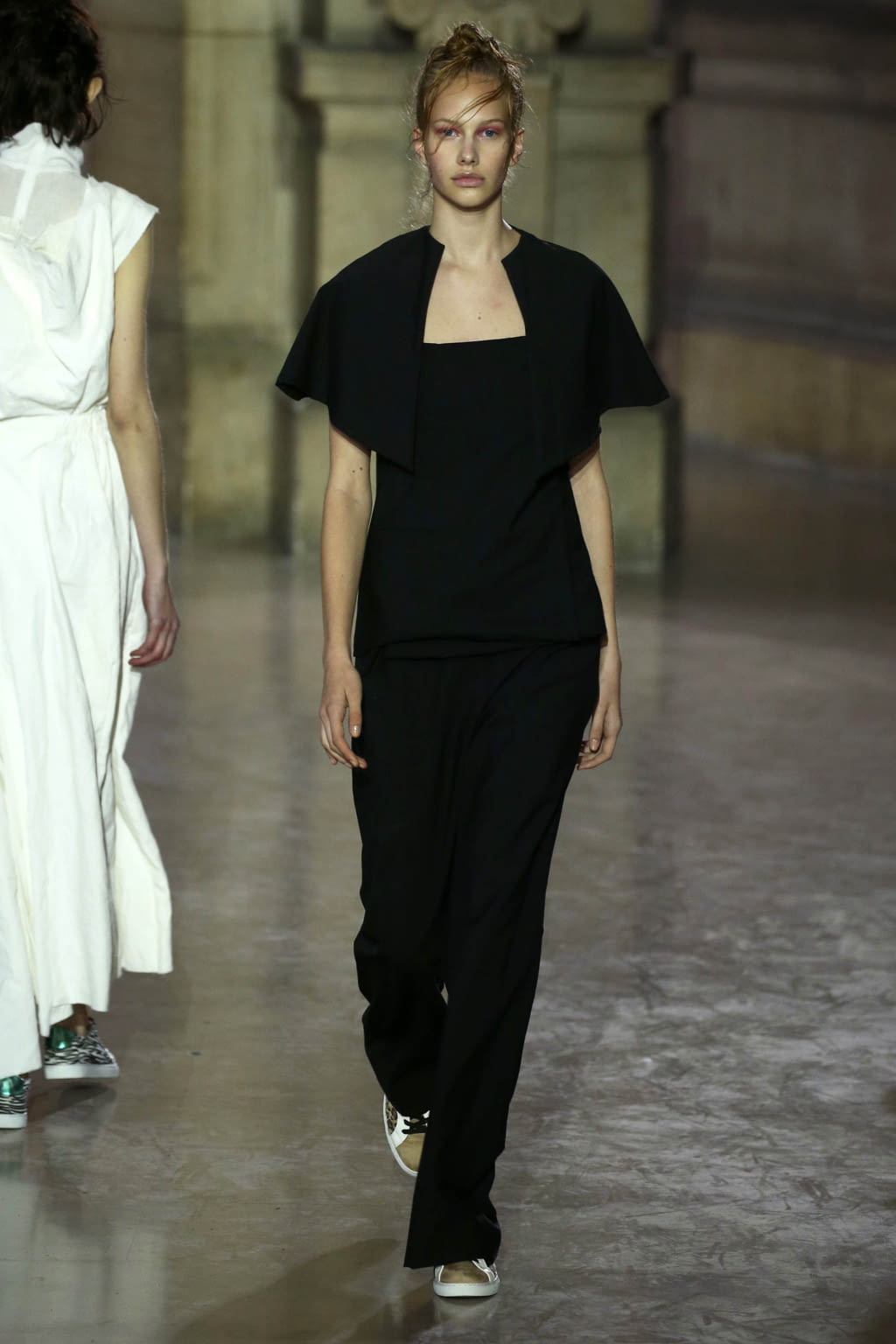 Fashion Week Paris Spring/Summer 2019 look 32 from the MOONYOUNGHEE collection womenswear