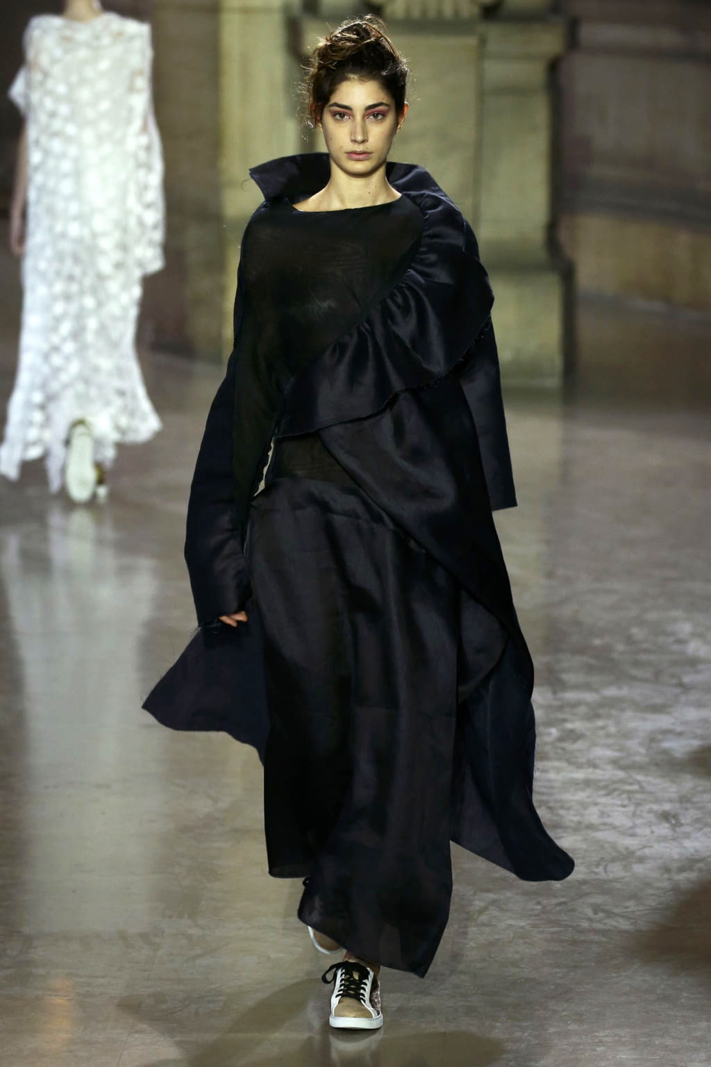 Fashion Week Paris Spring/Summer 2019 look 34 from the MOONYOUNGHEE collection 女装