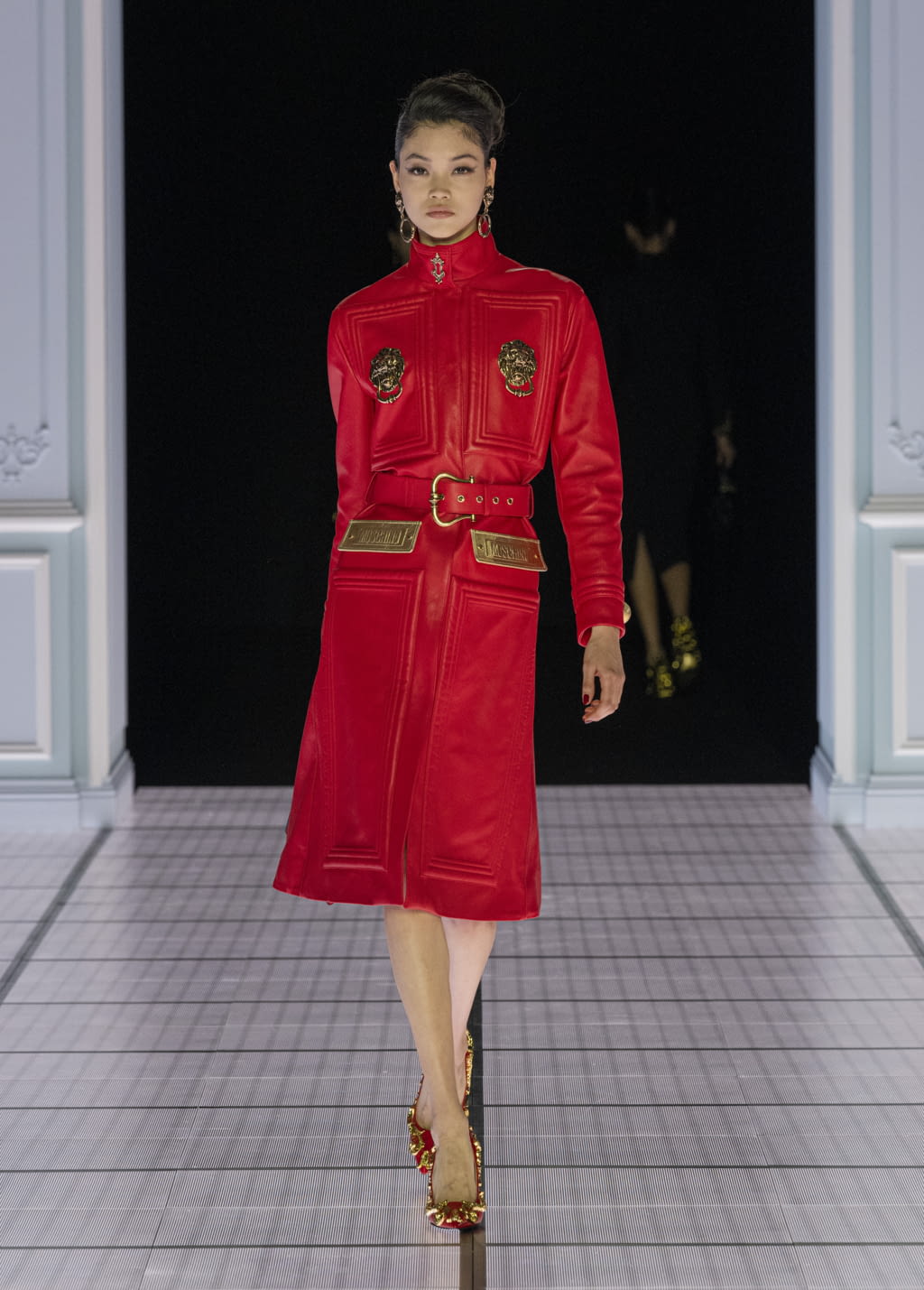 Fashion Week Milan Fall/Winter 2022 look 10 de la collection Moschino womenswear
