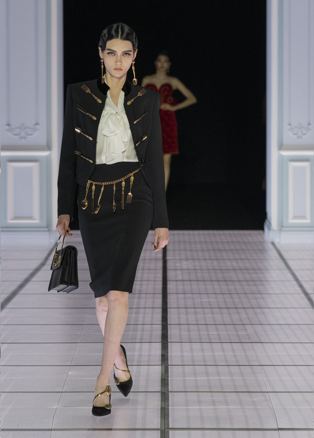 Fashion Week Milan Fall/Winter 2022 look 11 de la collection Moschino womenswear