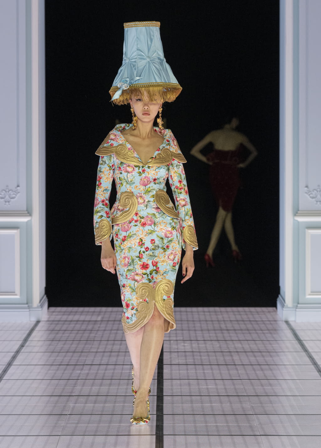 Fashion Week Milan Fall/Winter 2022 look 15 de la collection Moschino womenswear