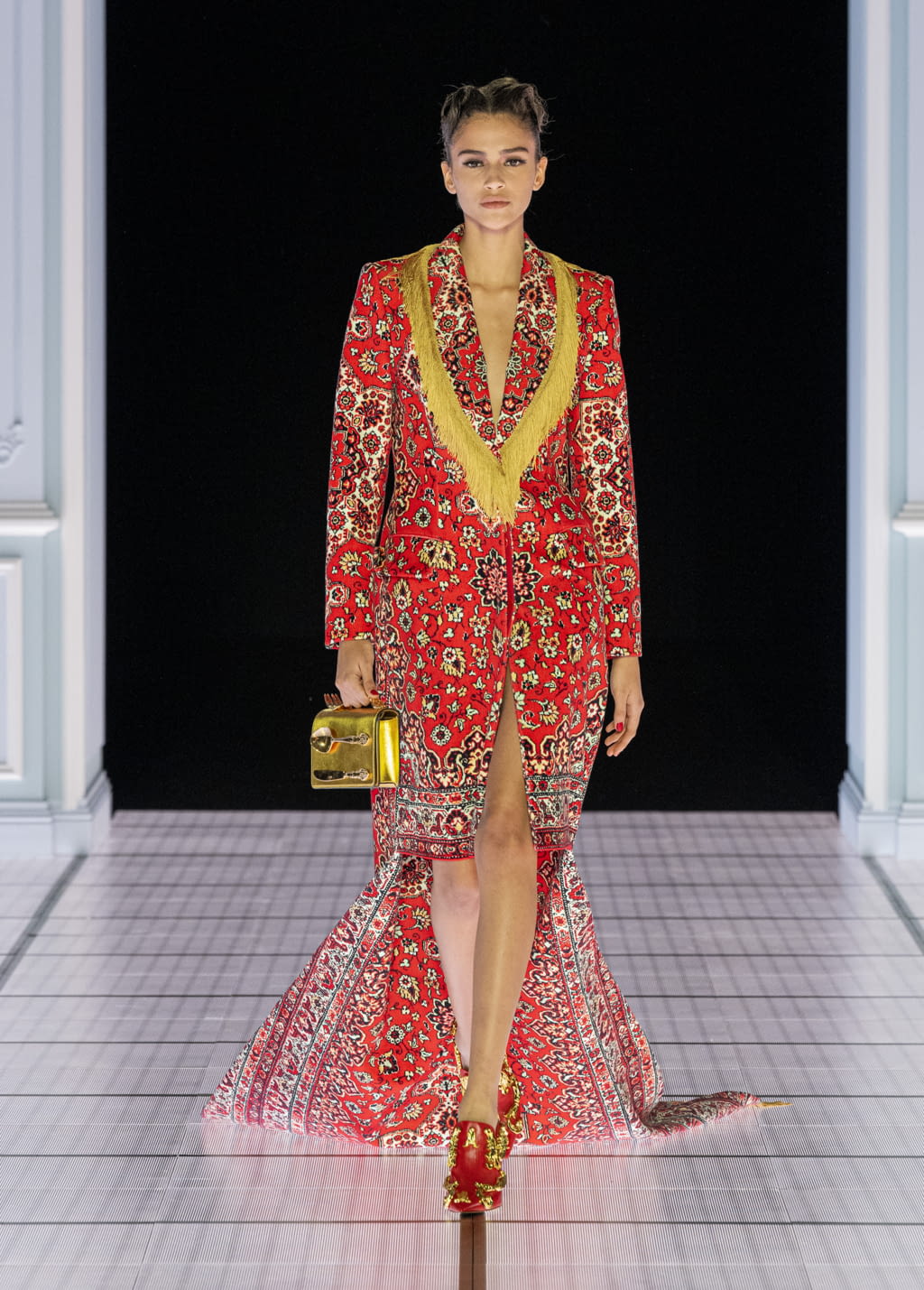 Fashion Week Milan Fall/Winter 2022 look 18 from the Moschino collection womenswear