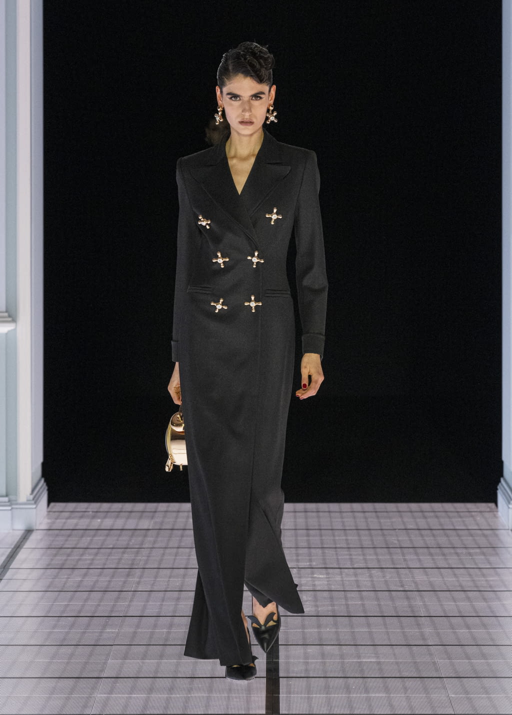 Fashion Week Milan Fall/Winter 2022 look 2 de la collection Moschino womenswear