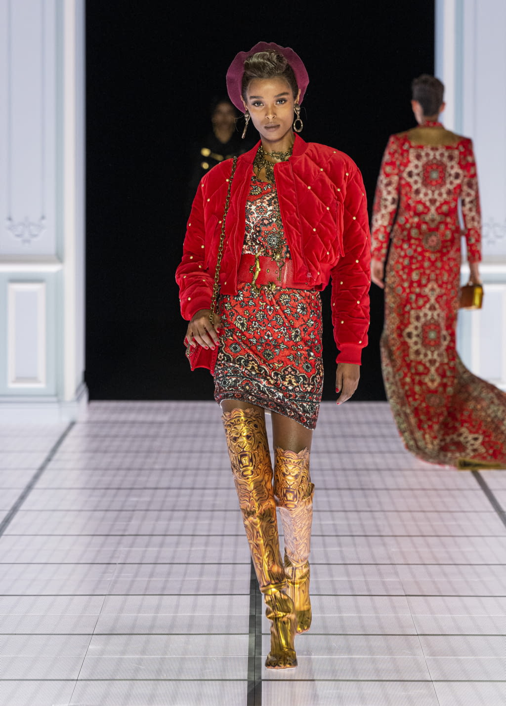 Fashion Week Milan Fall/Winter 2022 look 20 from the Moschino collection womenswear