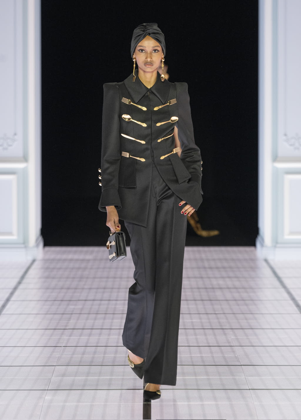 Fashion Week Milan Fall/Winter 2022 look 21 from the Moschino collection womenswear