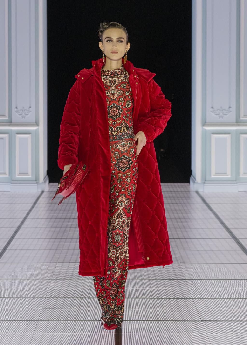 Fashion Week Milan Fall/Winter 2022 look 24 from the Moschino collection womenswear