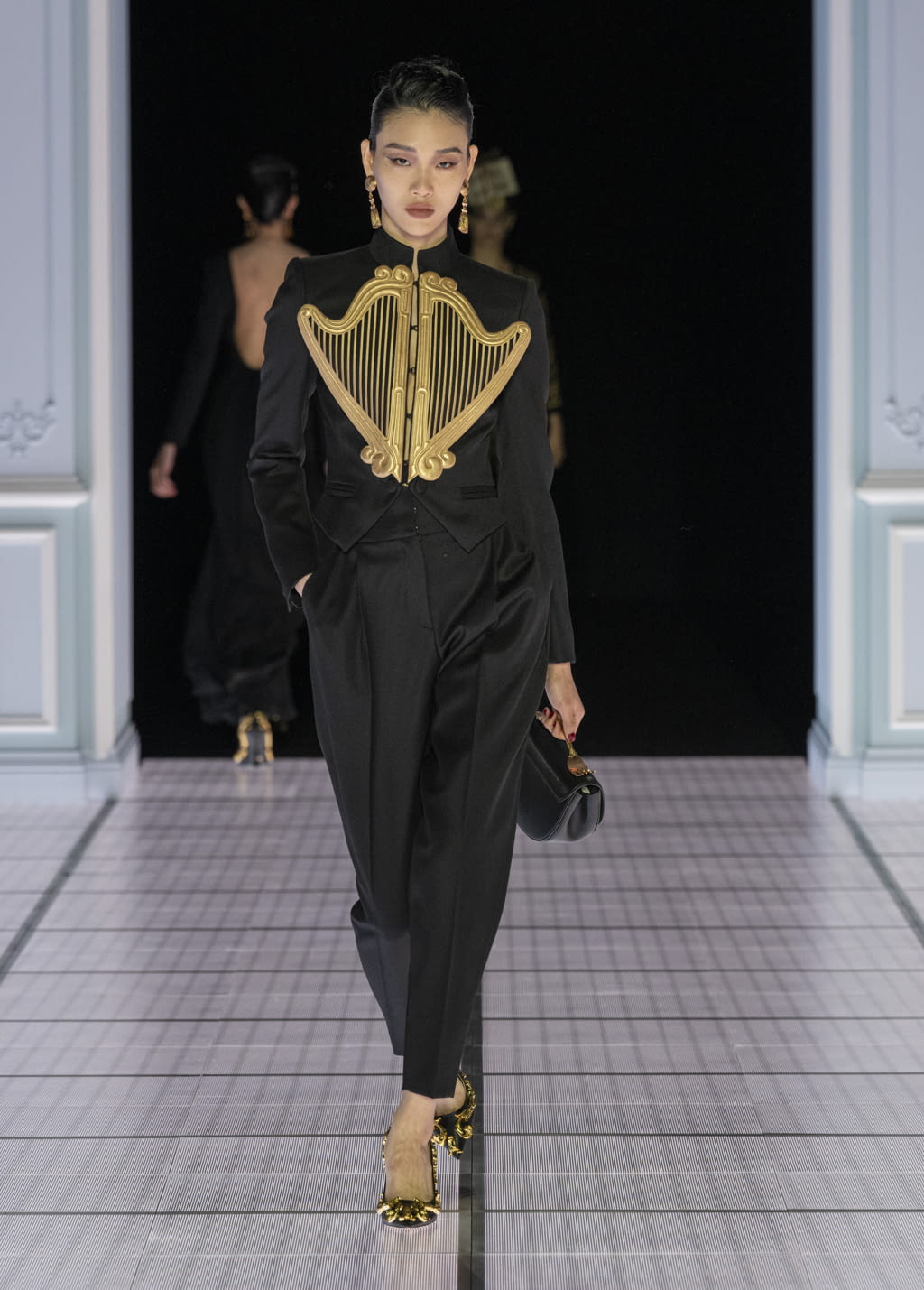 Fashion Week Milan Fall/Winter 2022 look 32 de la collection Moschino womenswear