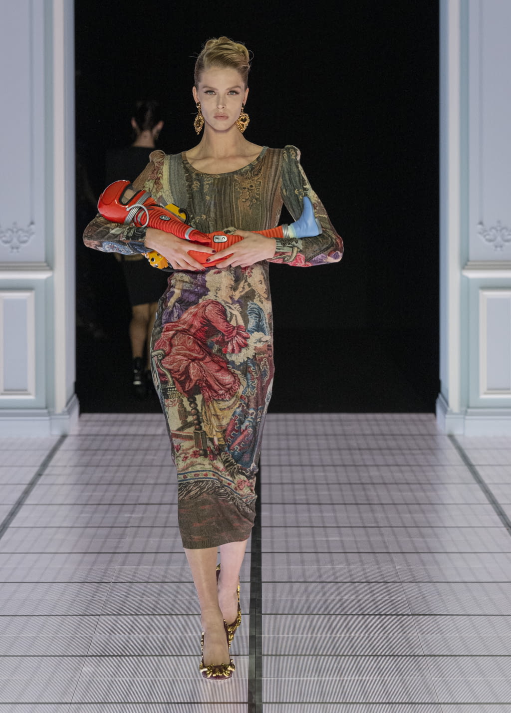 Fashion Week Milan Fall/Winter 2022 look 39 de la collection Moschino womenswear