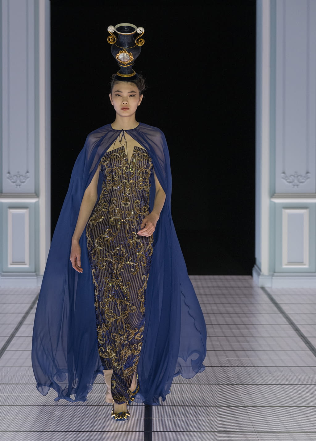Fashion Week Milan Fall/Winter 2022 look 40 de la collection Moschino womenswear