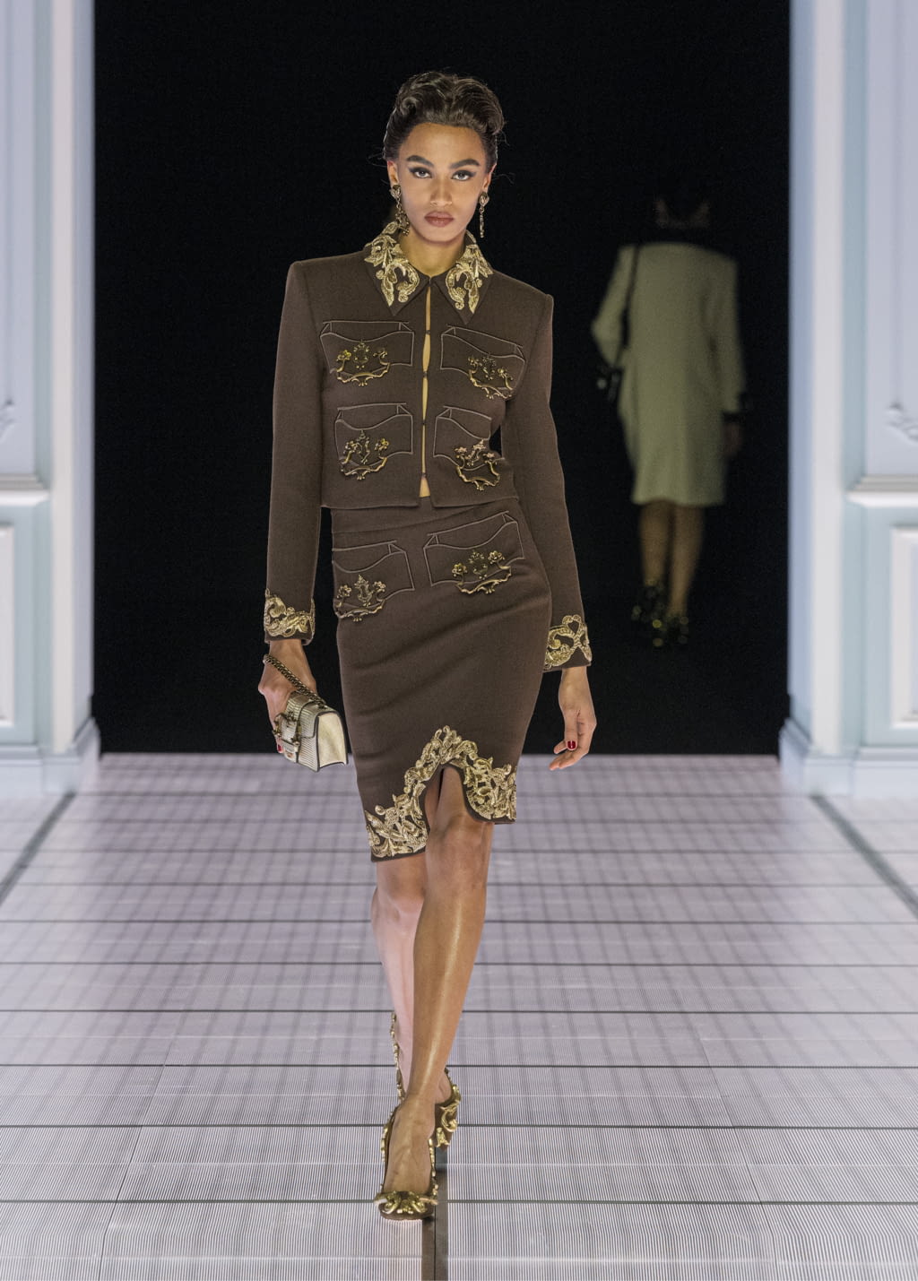 Fashion Week Milan Fall/Winter 2022 look 6 de la collection Moschino womenswear