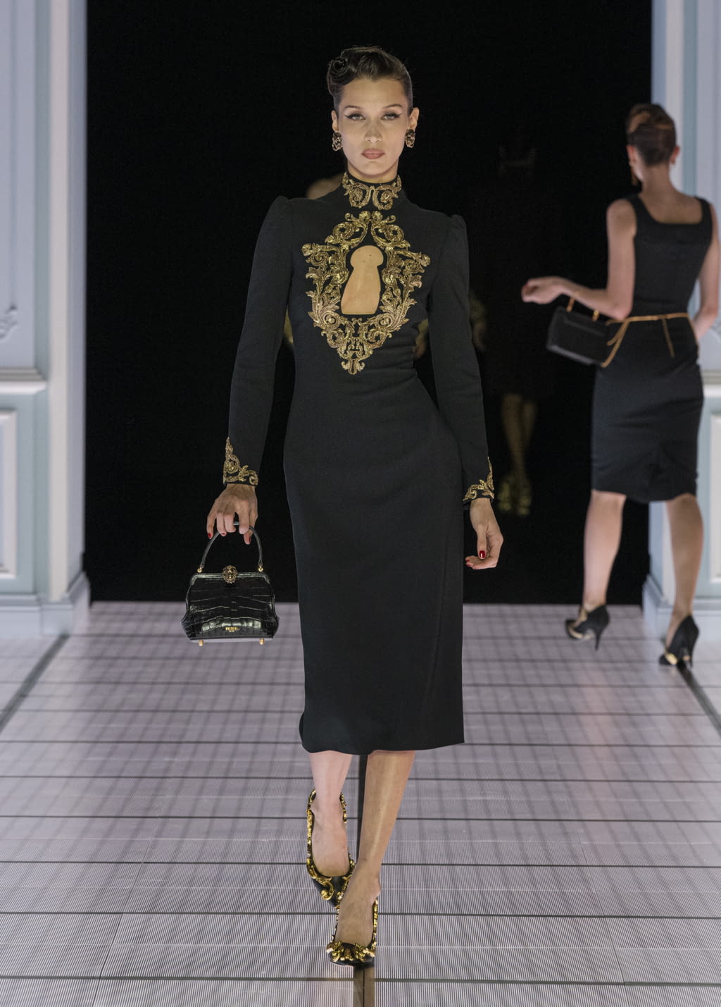 Fashion Week Milan Fall/Winter 2022 look 7 de la collection Moschino womenswear
