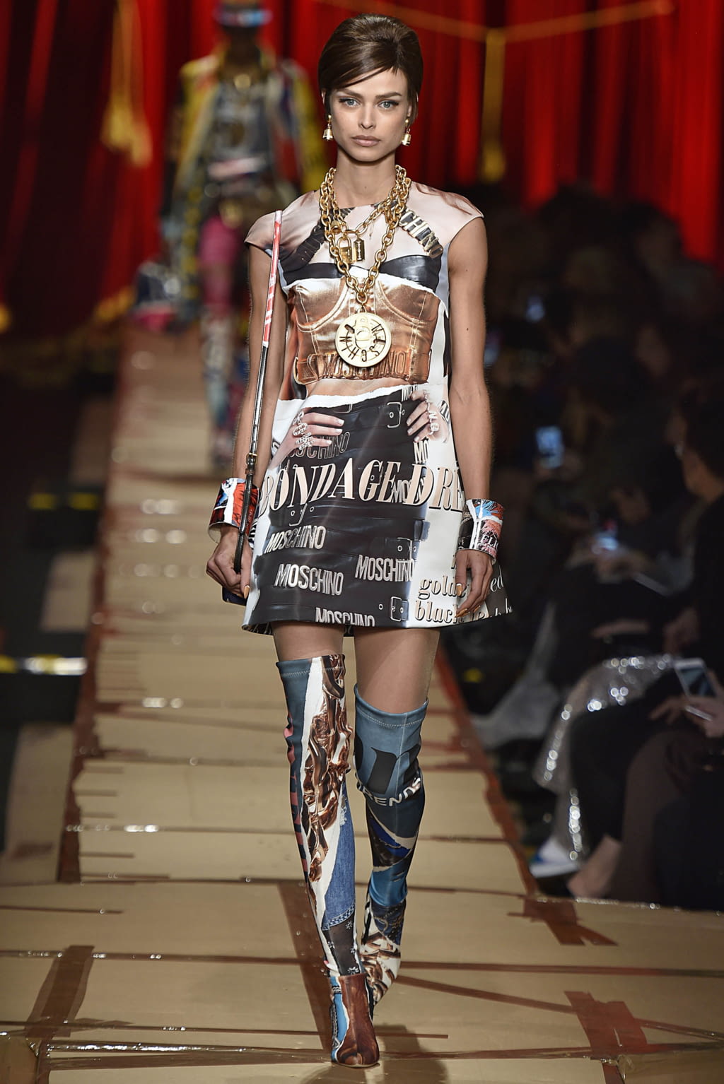 Fashion Week Milan Fall/Winter 2017 look 25 from the Moschino collection womenswear