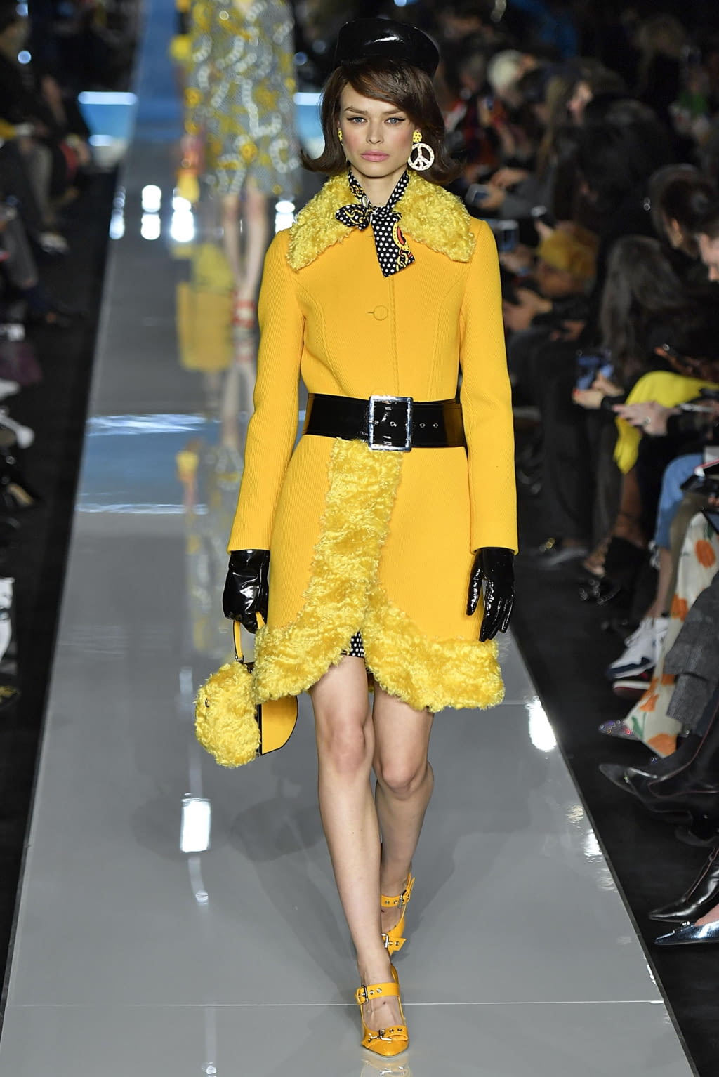 Fashion Week Milan Fall/Winter 2018 look 28 from the Moschino collection 女装