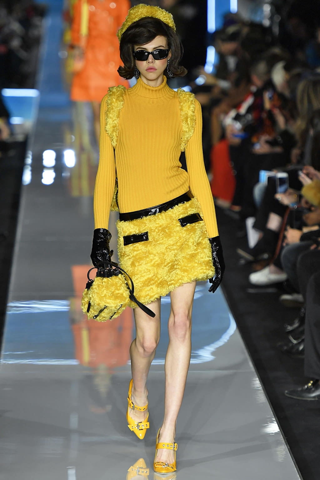 Fashion Week Milan Fall/Winter 2018 look 30 from the Moschino collection womenswear