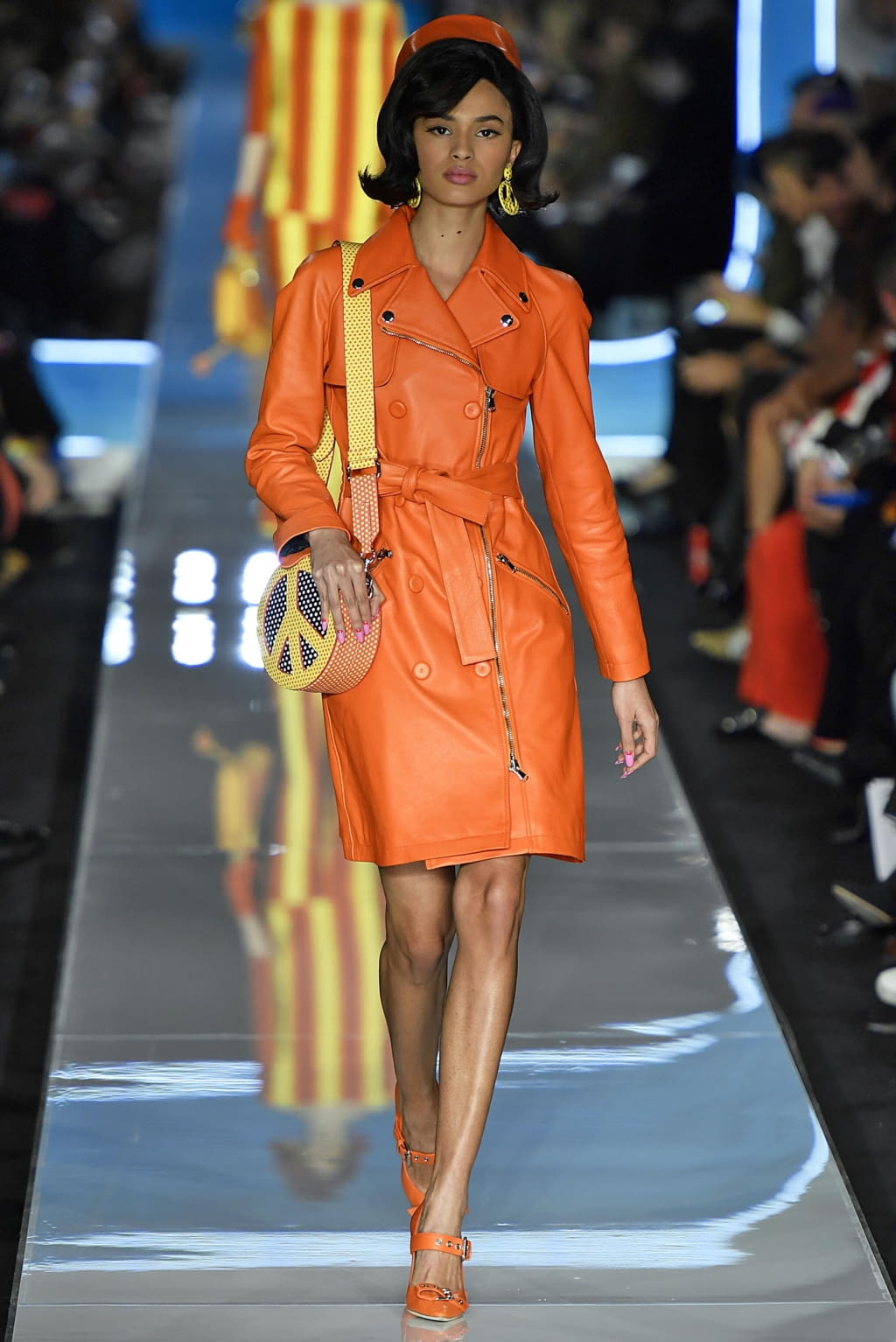 Fashion Week Milan Fall/Winter 2018 look 31 from the Moschino collection womenswear
