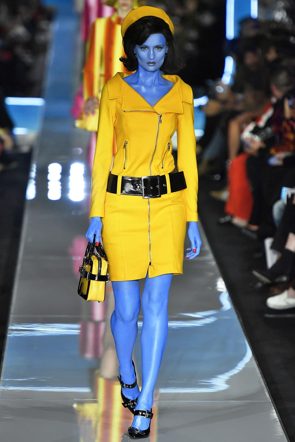 Fashion Week Milan Fall/Winter 2018 look 33 from the Moschino collection 女装