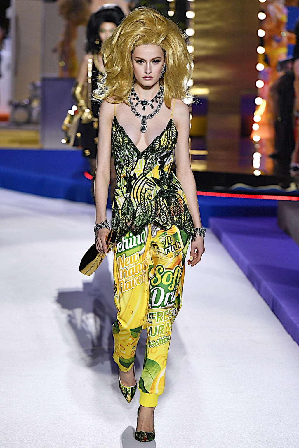 Fashion Week Milan Fall/Winter 2019 look 15 from the Moschino collection womenswear